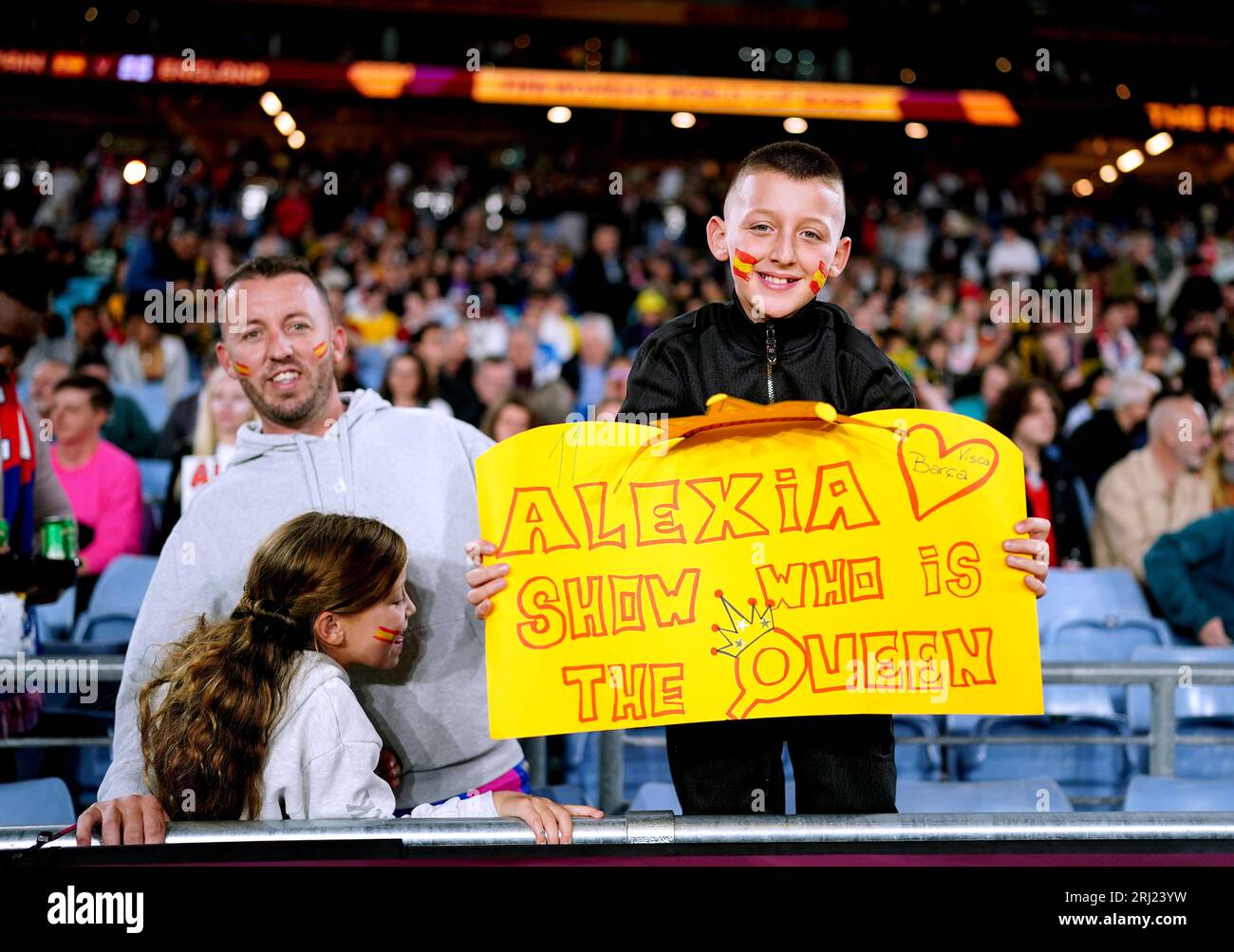 Ein Spanienfan hält ein Zeichen für Alexia Putellas vor dem Endspiel der FIFA Frauen-Weltmeisterschaft im Stadion Australien, Sydney. Bilddatum: Sonntag, 20. August 2023. Stockfoto