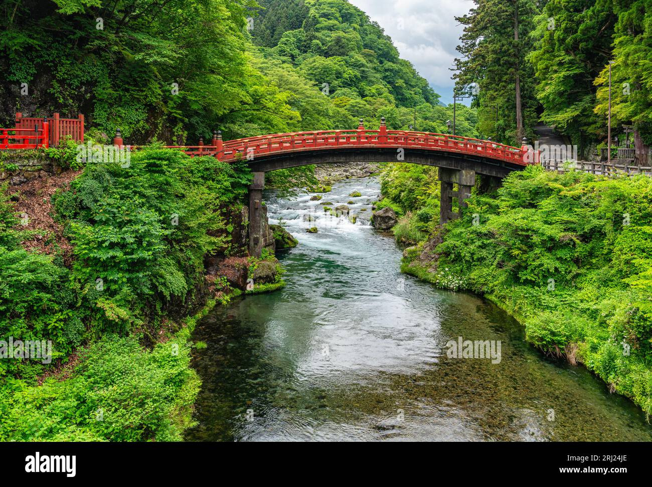 Die malerische Shinkyo-Brücke in Nikko. Präfektur Tochigi, Japan. Stockfoto