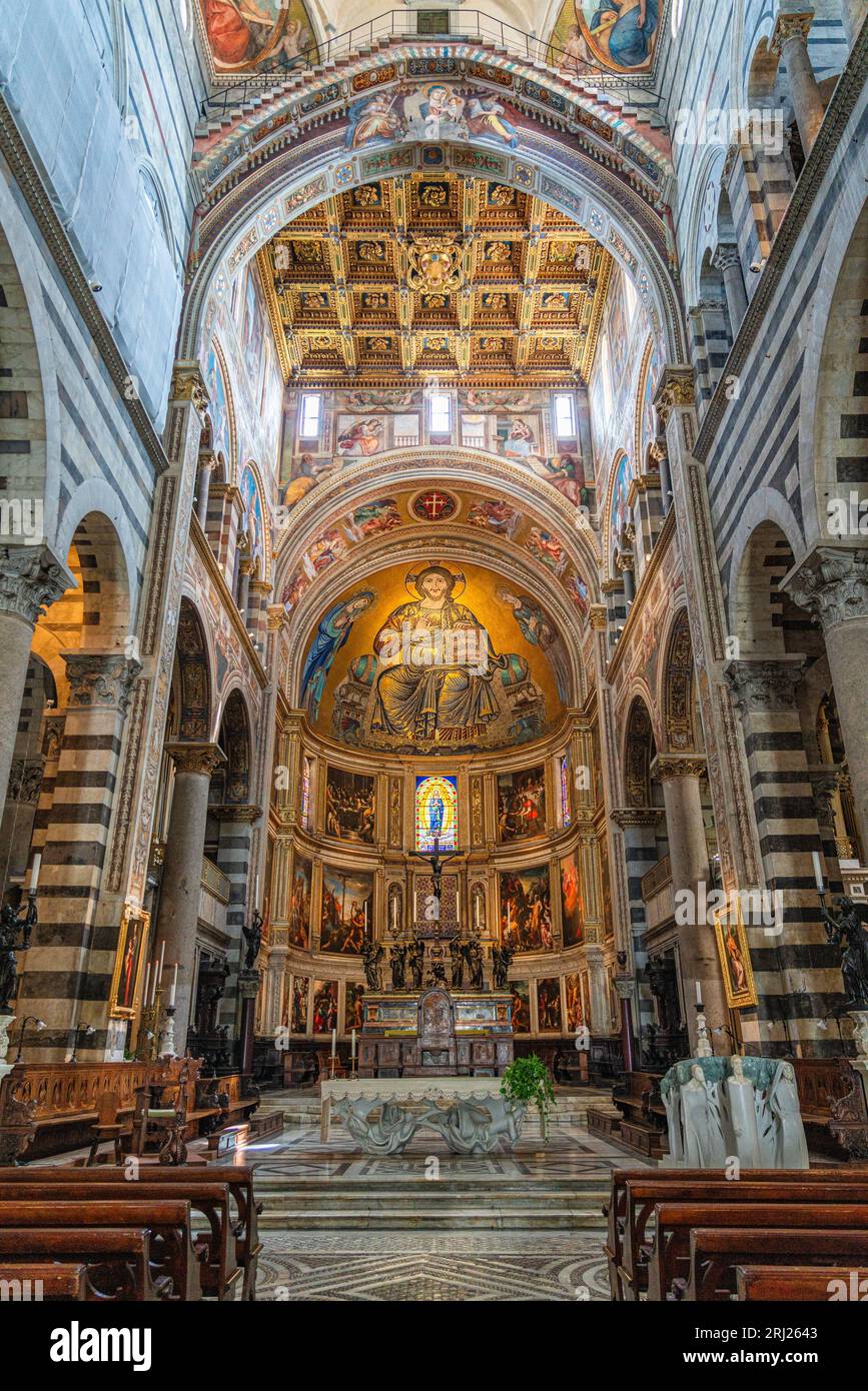 Innenansicht in der herrlichen Kathedrale von Pisa. Toskana, Italien, Juni-20-2023 Stockfoto