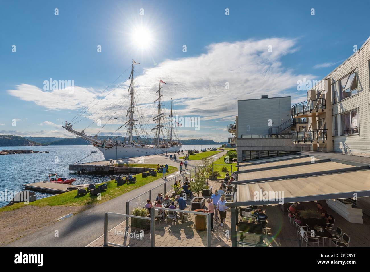 Lindesnes, Norwegen - August 08 2021: Segelübungsschiff Statsraad Lehmkuhl im Hafen von Båly. Stockfoto