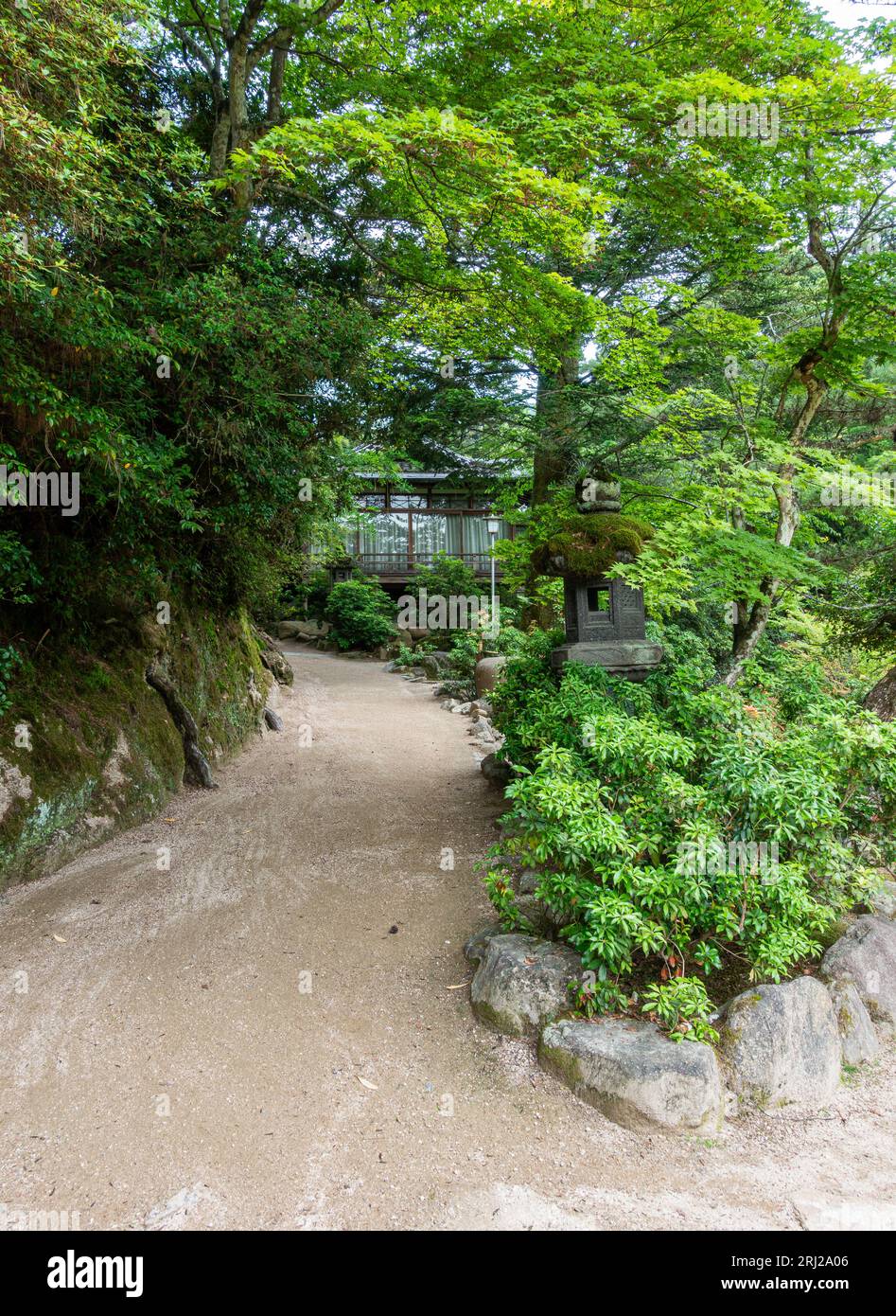 Malerischer Anblick im Momijidani Park in Miyajima (Itsukushima), Hiroshima, Japan. Stockfoto