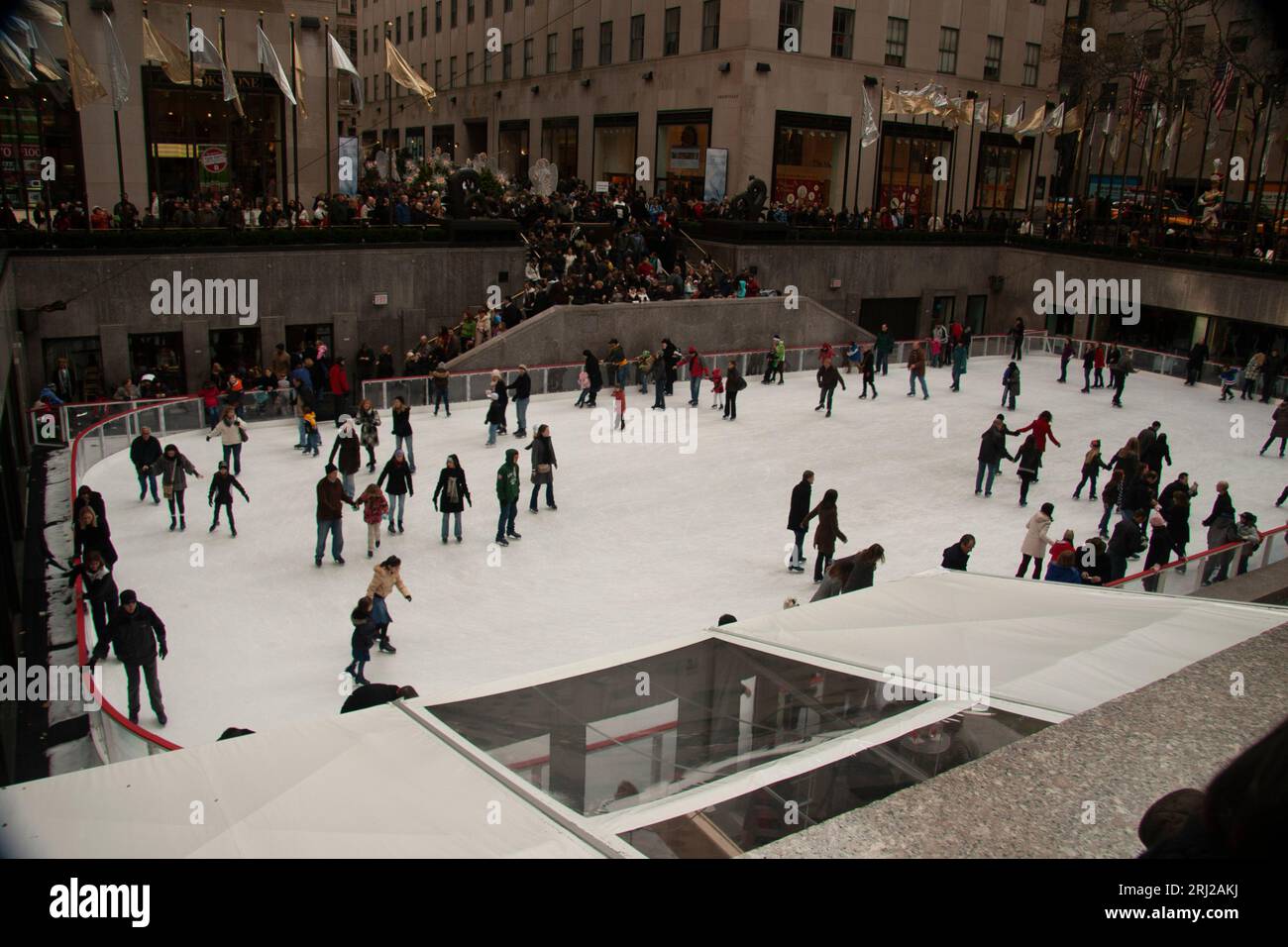 Der Skating Ring im Rockefeller Center Christmas Midtown Manhattan New York City 2009 Stockfoto