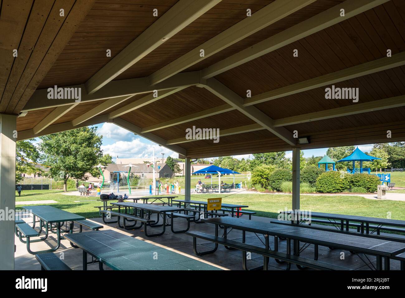 Picknickplätze im Gemeinschaftspark im Bundesstaat Ohio, USA Stockfoto