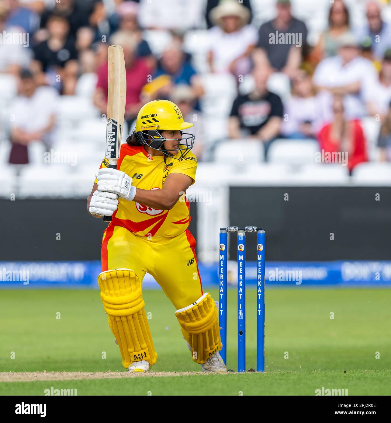 Naomi Dattani schlägt für Trent Rockets in den Hunderten gegen Birmingham Phoenix Stockfoto