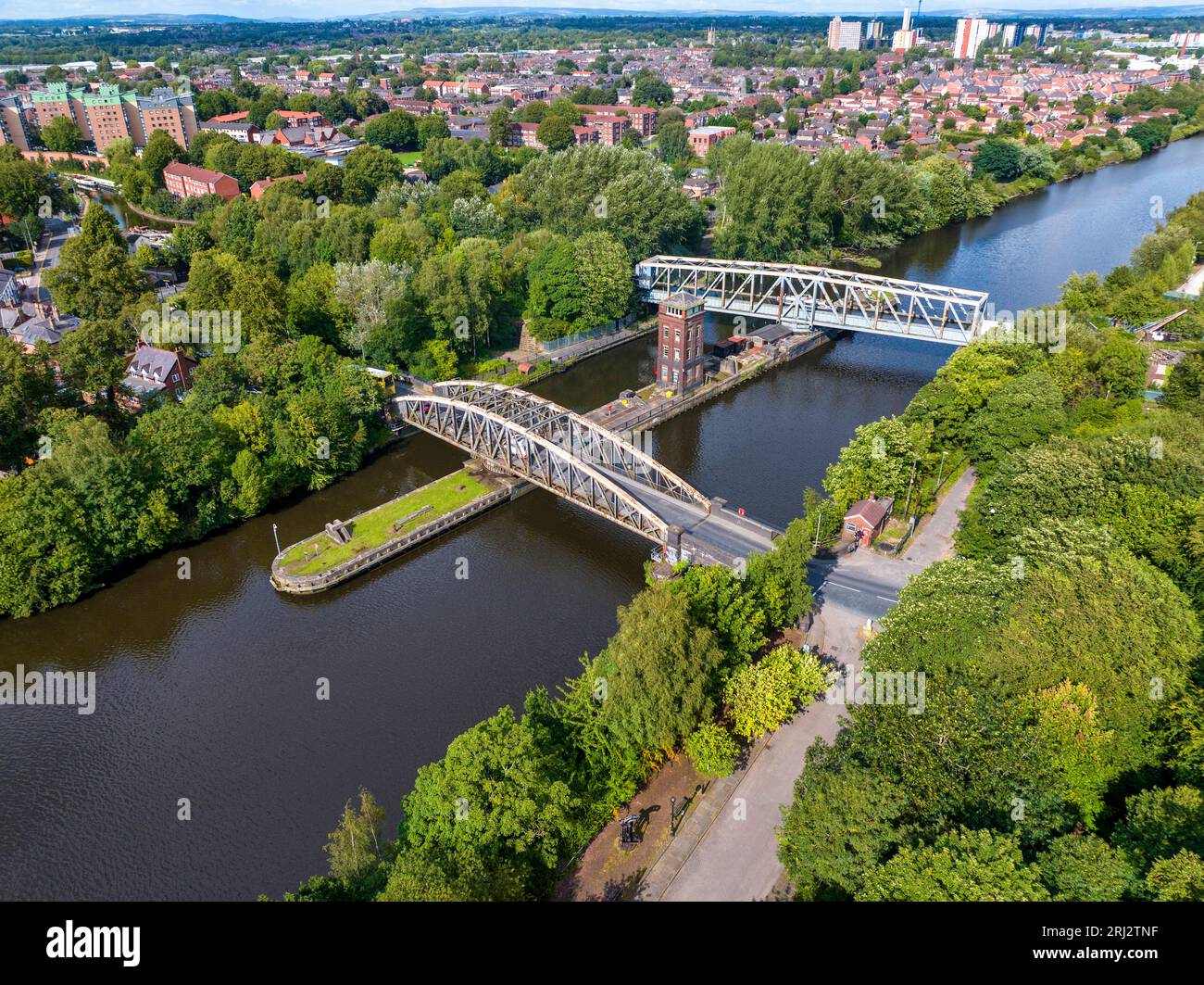 Barton Swinging Bridge über den Manchester-Kanal Stockfoto