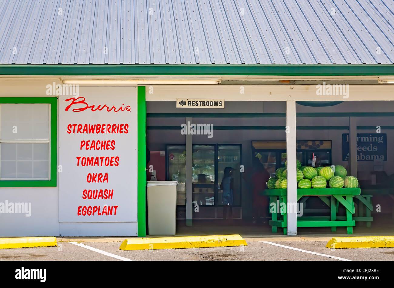 Der Burris Farm Market befindet sich am 19. August 2023 in Loxley, Alabama. Der Familienmarkt, der 1984 eröffnet wurde, ist eine beliebte Anlaufstelle für Touristen. Stockfoto