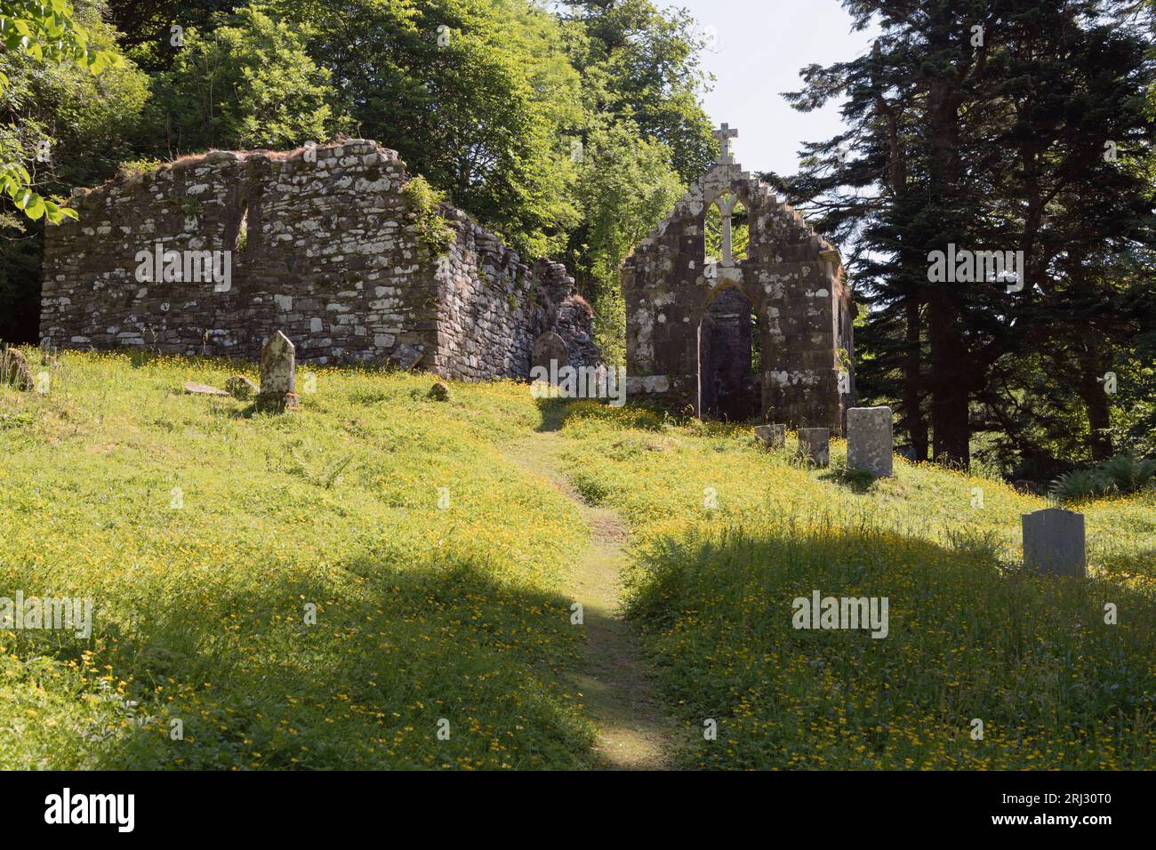 Auf dem Kilmoluag-Friedhof befinden sich die Überreste der St. Maol-Luag's Chapel und des Macleod Mausoleum in Clachan auf der Insel Raasay in den Inneren Hebriden Stockfoto