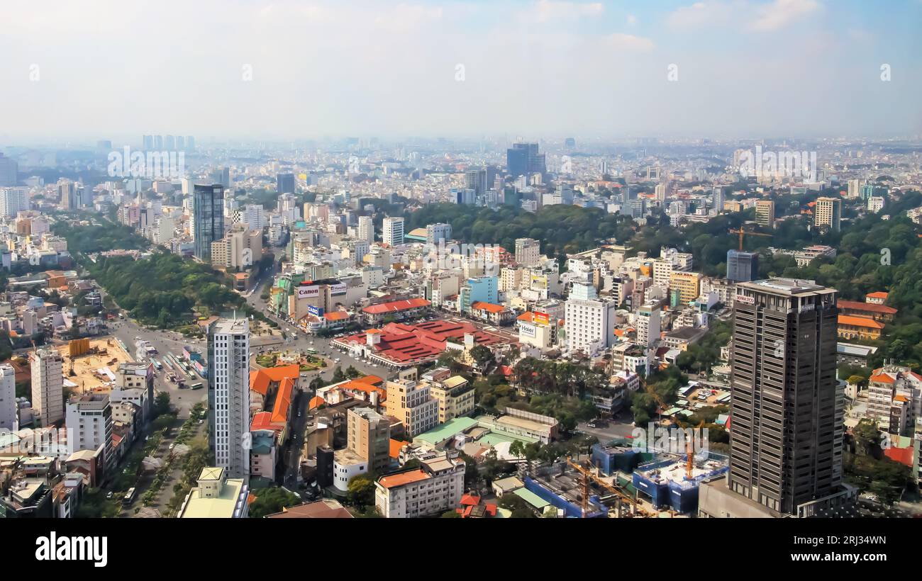 Ho-Chi-Minh-Stadt, Vietnam - 9. Dezember. 2015: Blick auf die Skyline vom Bitexo-Turm der vietnamesischen Hauptstadt mit Wolkenkratzern Stockfoto