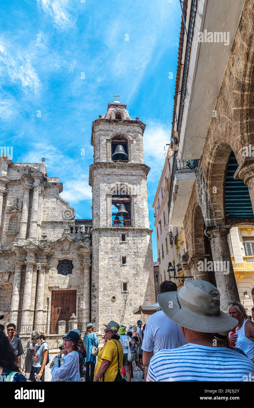 Kuba. Old Havana. Die Kathedrale von Havanna (Catedral de San Cristóbal) ist eine von elf katholischen Kathedralen auf der Insel. Stockfoto
