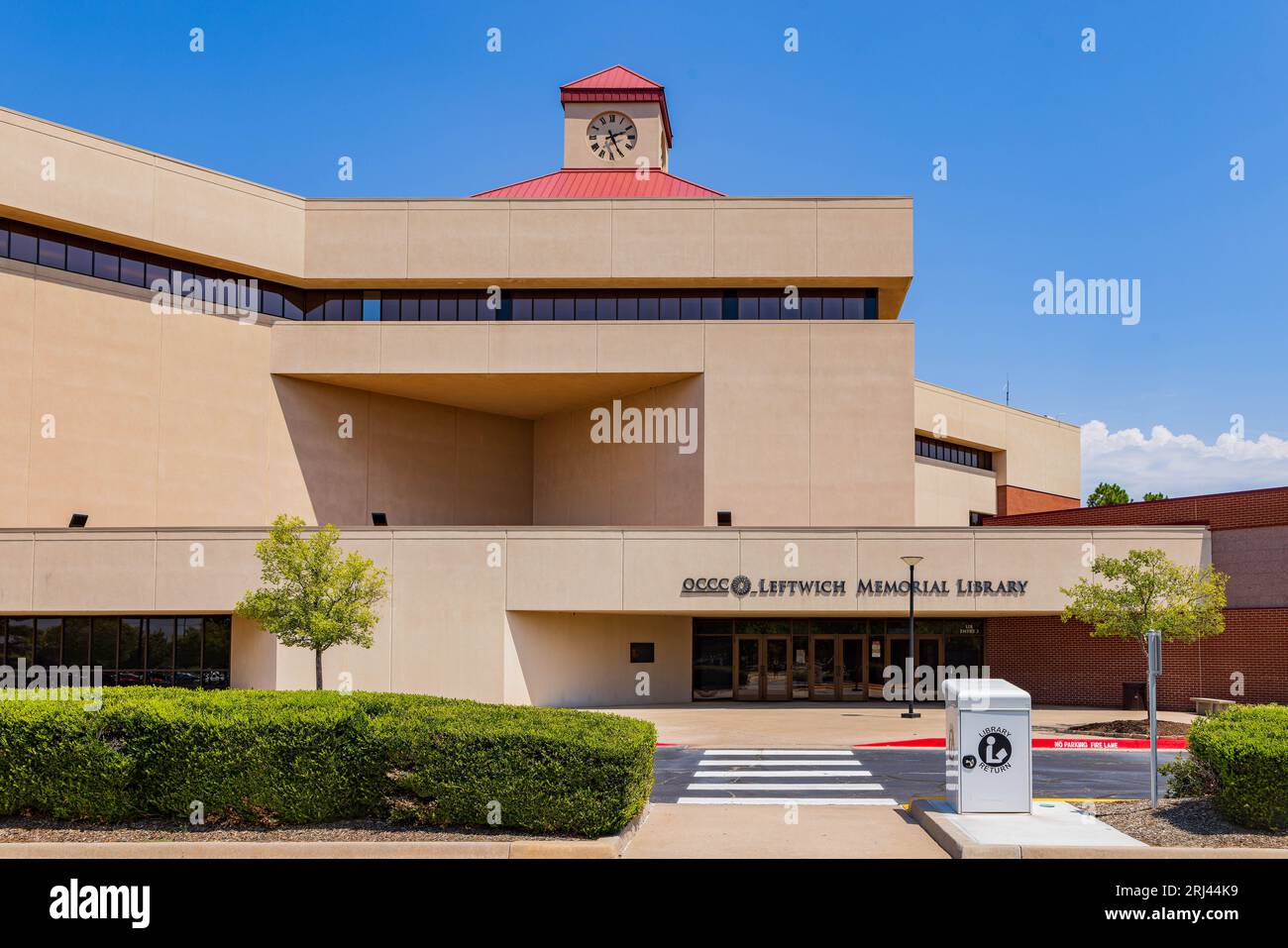 Sonnige Außenansicht der Keith Leftwich Memorial Library des Oklahoma City Community College in Oklahoma Stockfoto