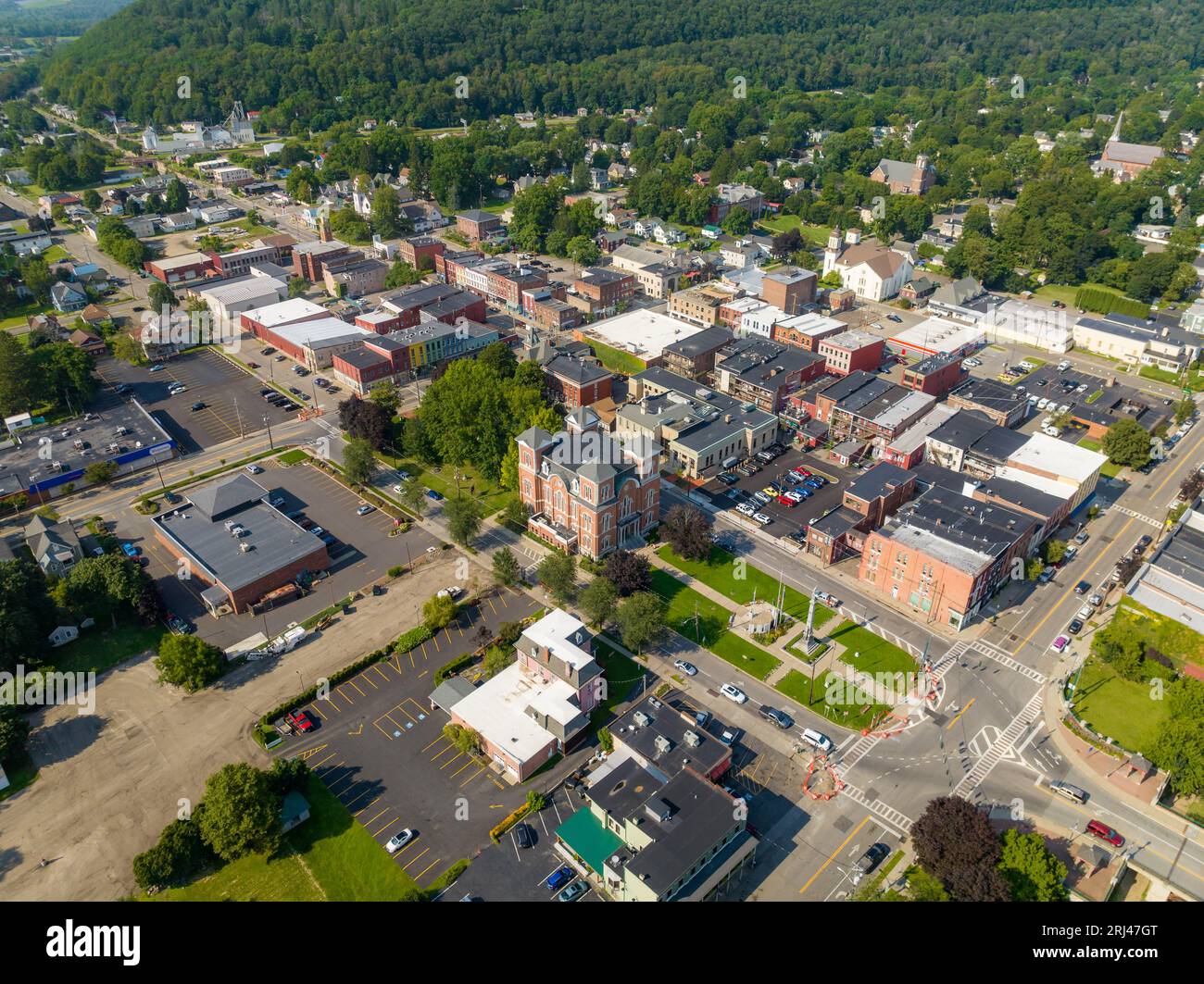 August 2023 Luftbild von Village of Owego, Tioga County, NY. Stockfoto