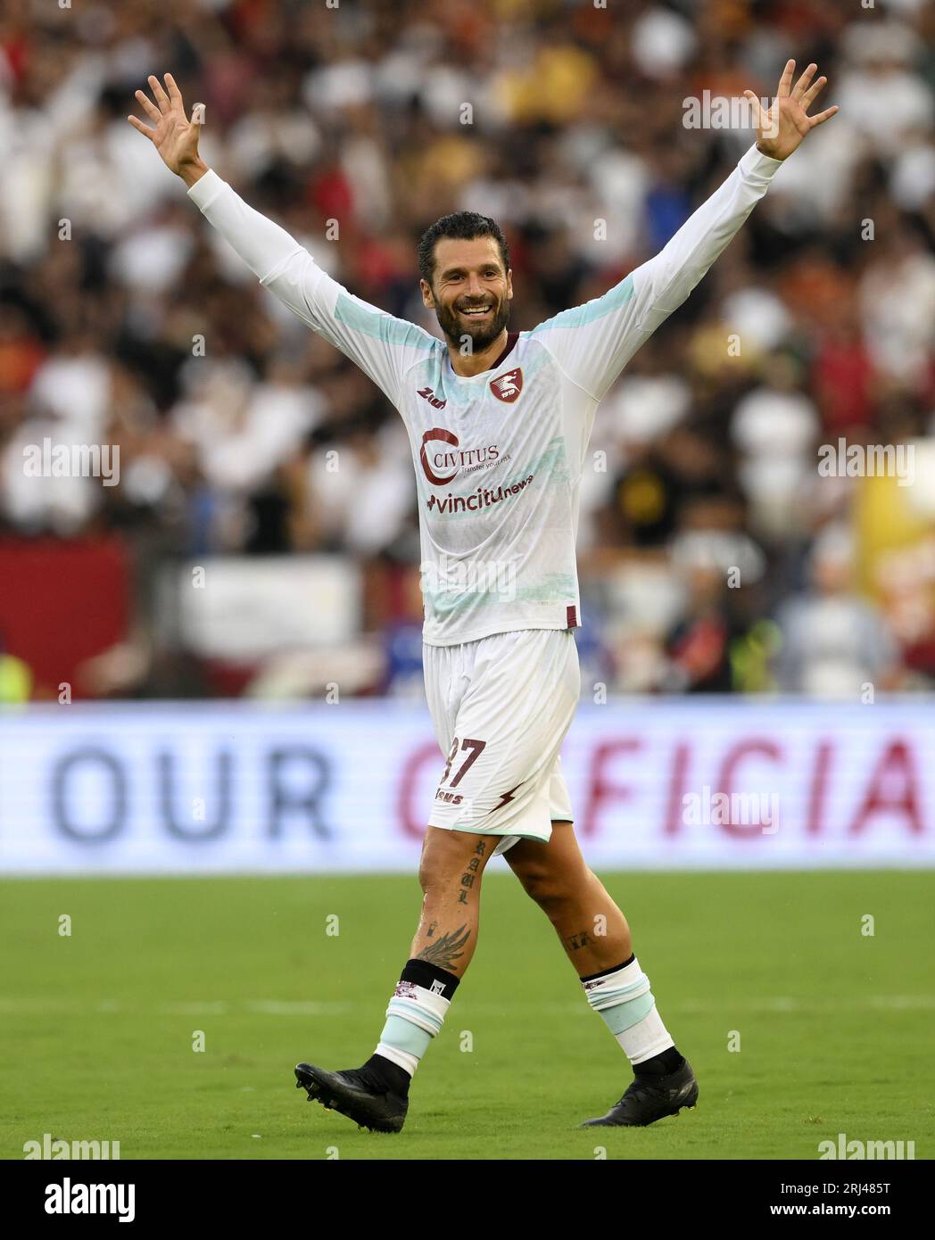 Rom, Italien. August 2023. Salernitanas Antonio Candreva feiert sein Tor während eines Fußballspiels Der Serie A zwischen Roma und Salernitana in Rom, Italien, am 20. August 2023. Quelle: Alberto Lingria/Xinhua/Alamy Live News Stockfoto