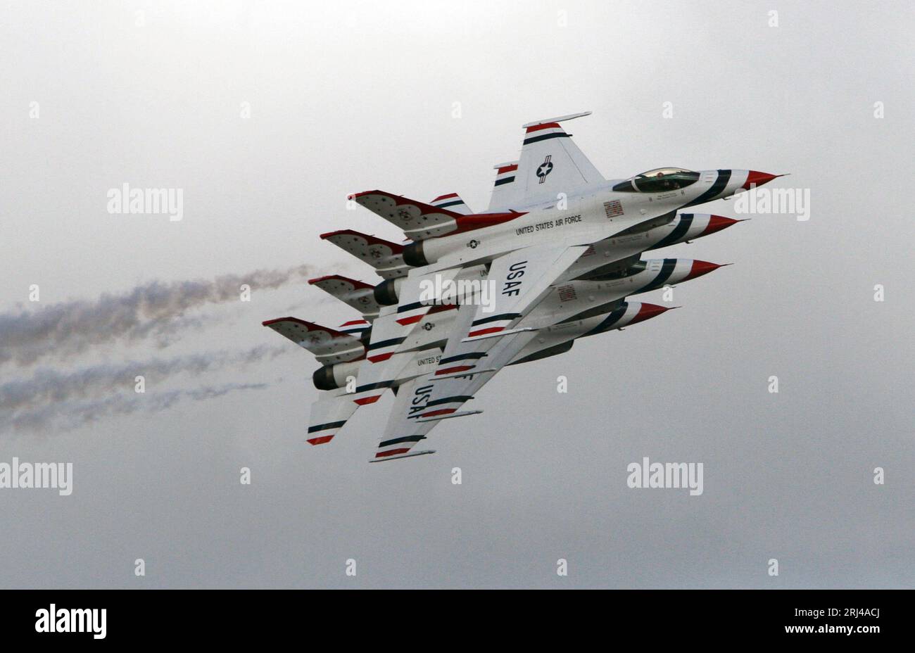 United States Air Force Thunderbirds treten am 31. Oktober 2022 auf der Orlando Sanford Airshow auf. Stockfoto
