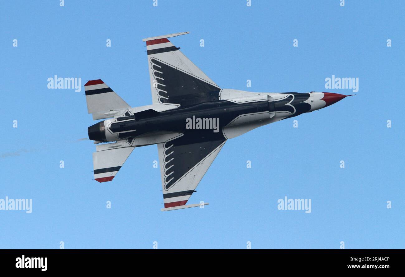 United States Air Force Thunderbirds treten am 31. Oktober 2022 auf der Orlando Sanford Airshow auf. Stockfoto