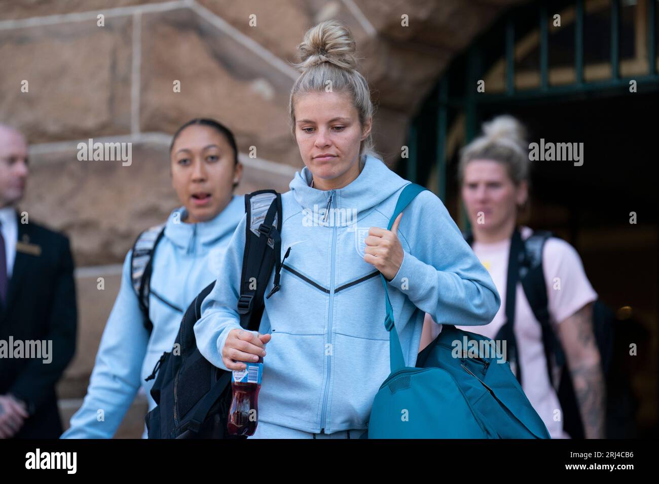 Rachel Daly aus England verlässt das Hotel des Teams in Sydney, nachdem sie am Sonntag im Finale der FIFA-Frauen-Weltmeisterschaft im Stadion Australien gegen Spanien verloren haben. Bilddatum: Montag, 21. August 2023. Stockfoto