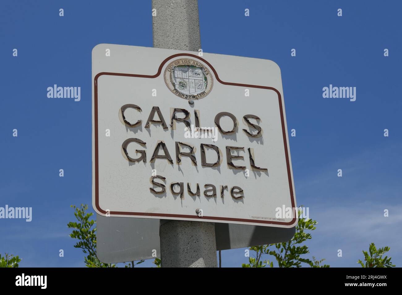 Los Angeles, Kalifornien, USA 21. Juli 2023 Ein allgemeiner Blick auf die Atmosphäre von Carlos Gardel Square Schild am 21. Juli 2023 in Los Angeles, Kalifornien, USA. Foto von Barry King/Alamy Stock Photo Stockfoto