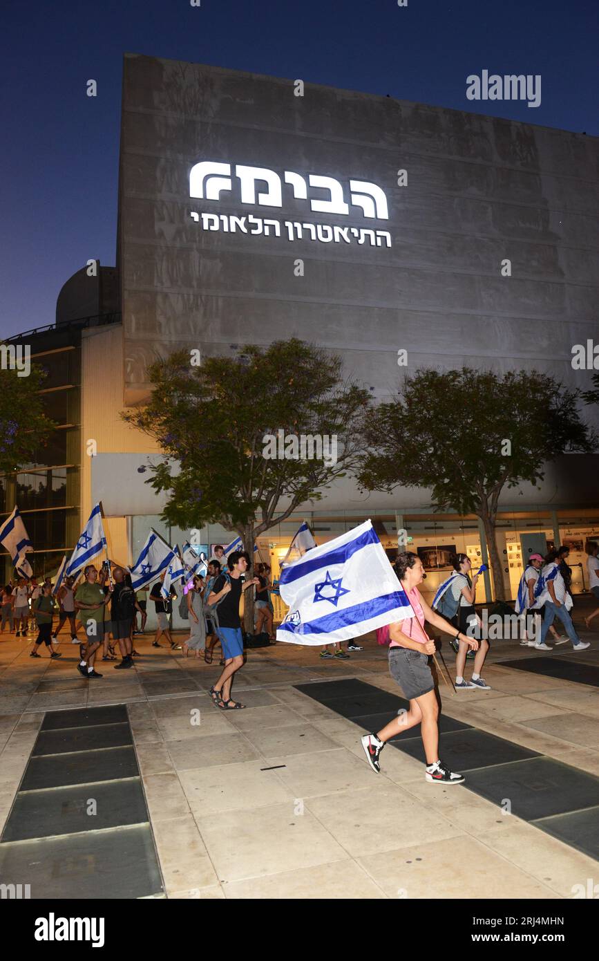 11. Juli 2023, Tel-Aviv, Israel. Demonstranten, die gegen die Änderungen der Justizpolitik der israelischen Regierung und den Verlust der demokratischen Herrschaft demonstrieren. Stockfoto