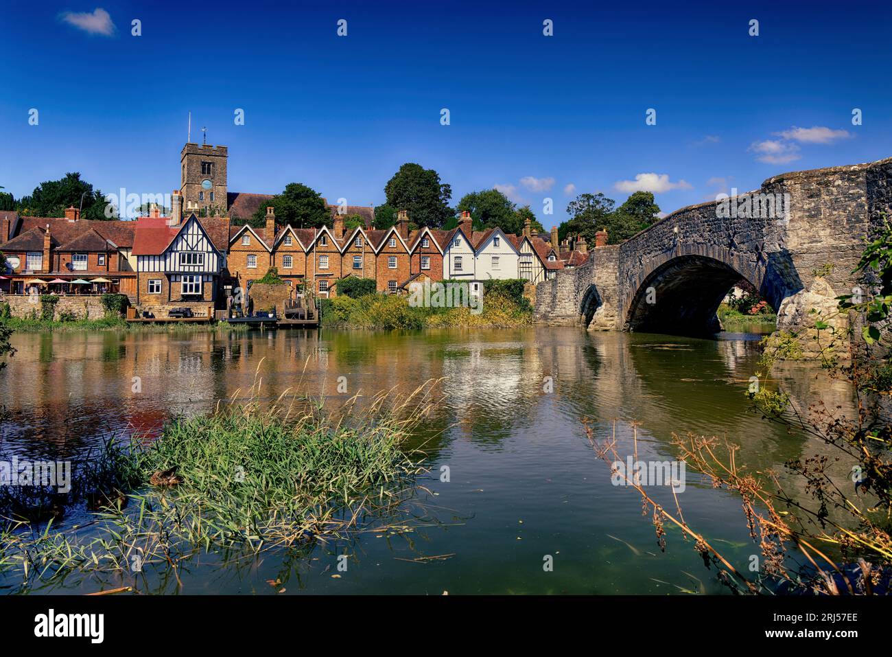 Aylesford Bridge und Dorf mit dem Fluss medway bei Flut Stockfoto