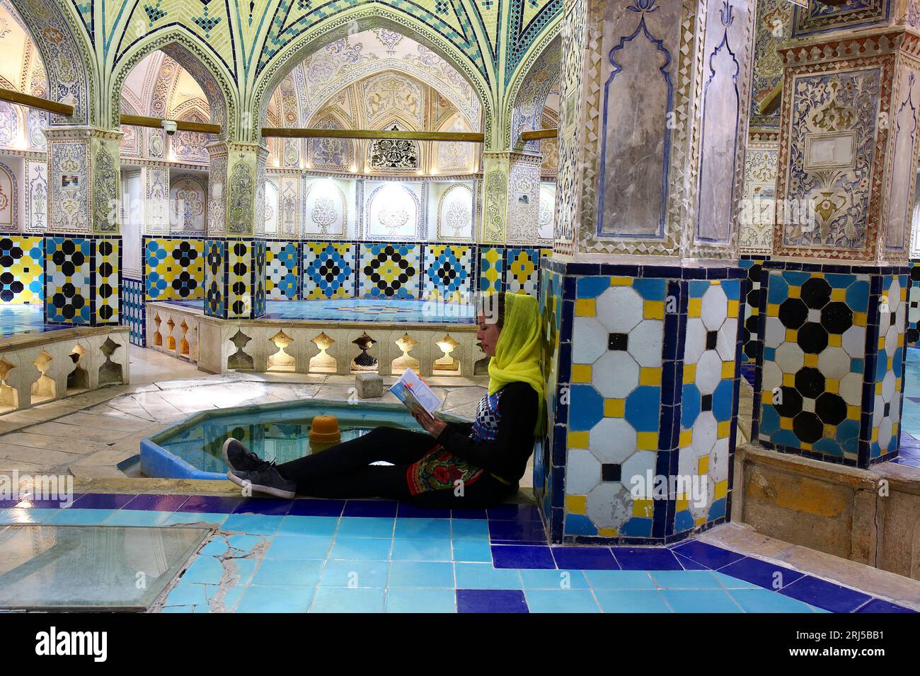 Stuckarbeiten und Gemälde in Sultan Amir Ahmad Bathhouse auch bekannt als Bathhouse in Kashan Qasemi, Iran Stockfoto