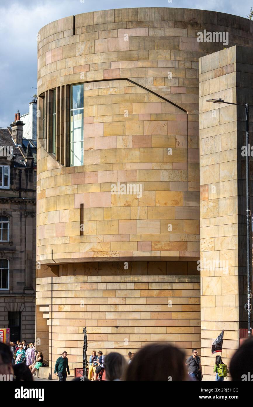 Außenansicht des National Museum of Scotland in Edinburgh. Stockfoto