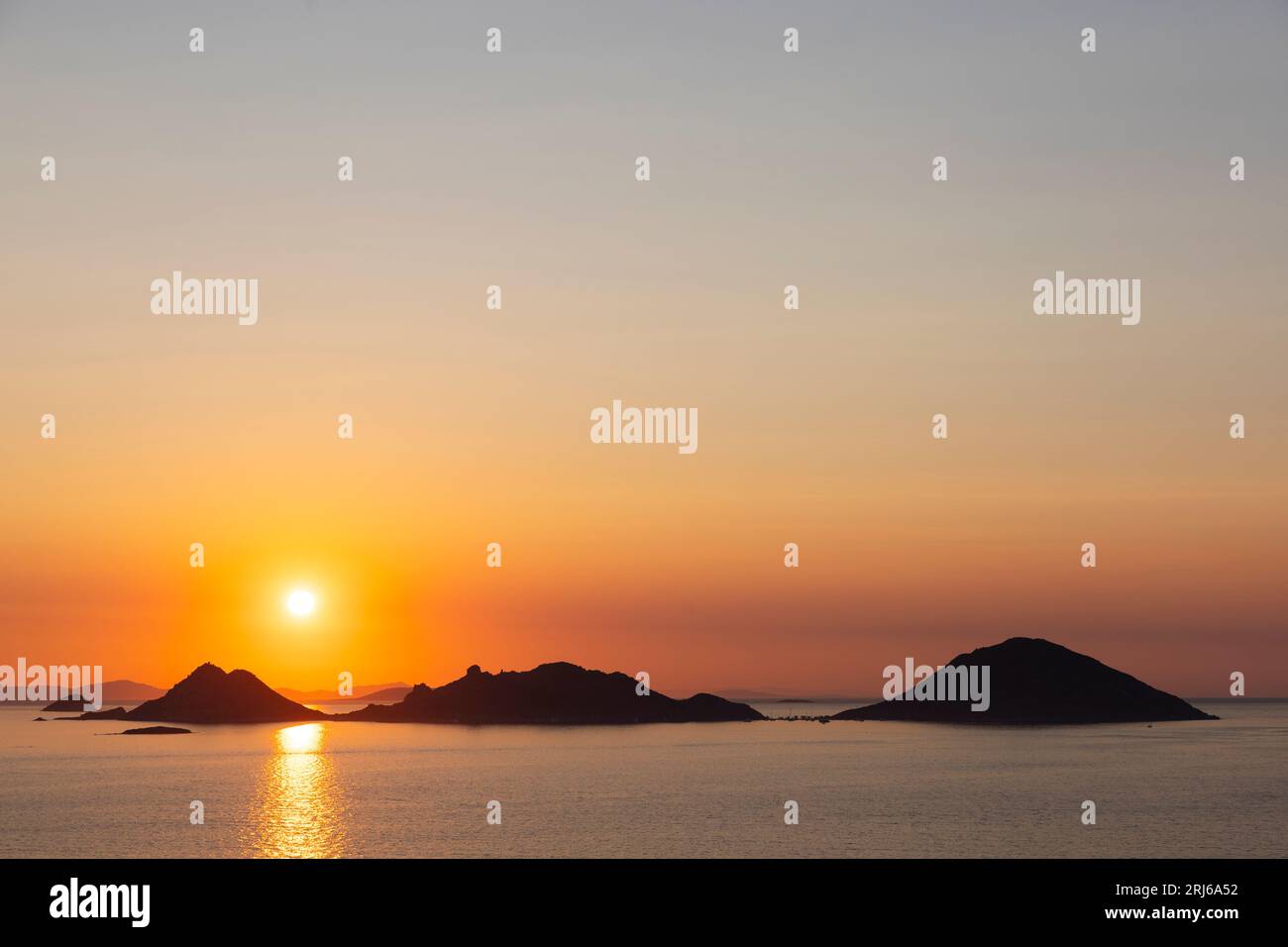 Türkische riviera, Catal Islands ab Turgutreis bei Sonnenuntergang. Stockfoto