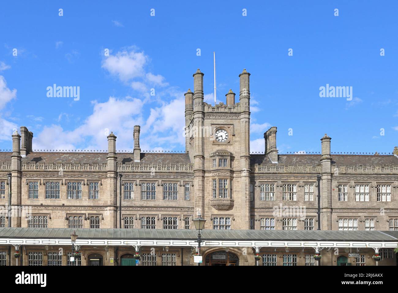 Shrewsbury, Shropshire, England, Vereinigtes Königreich - der Bahnhof Shrewsbury, betrieben von Transport for Wales, ist ein denkmalgeschütztes viktorianisches Gebäude Stockfoto