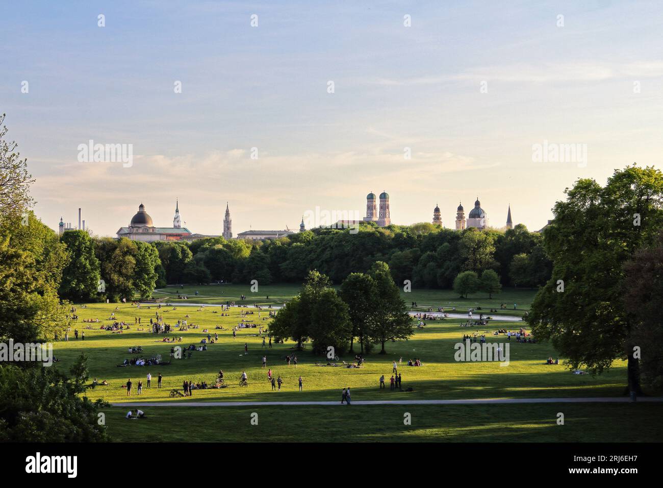 Der Englische Garten in München Bayern am Nachmittag Stockfoto