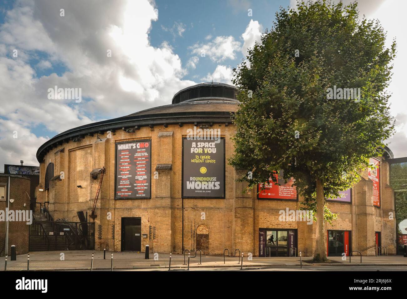 The Roundhouse Performing Arts, Musik und Veranstaltungsort, Chalk Falm, London, England, Großbritannien Stockfoto