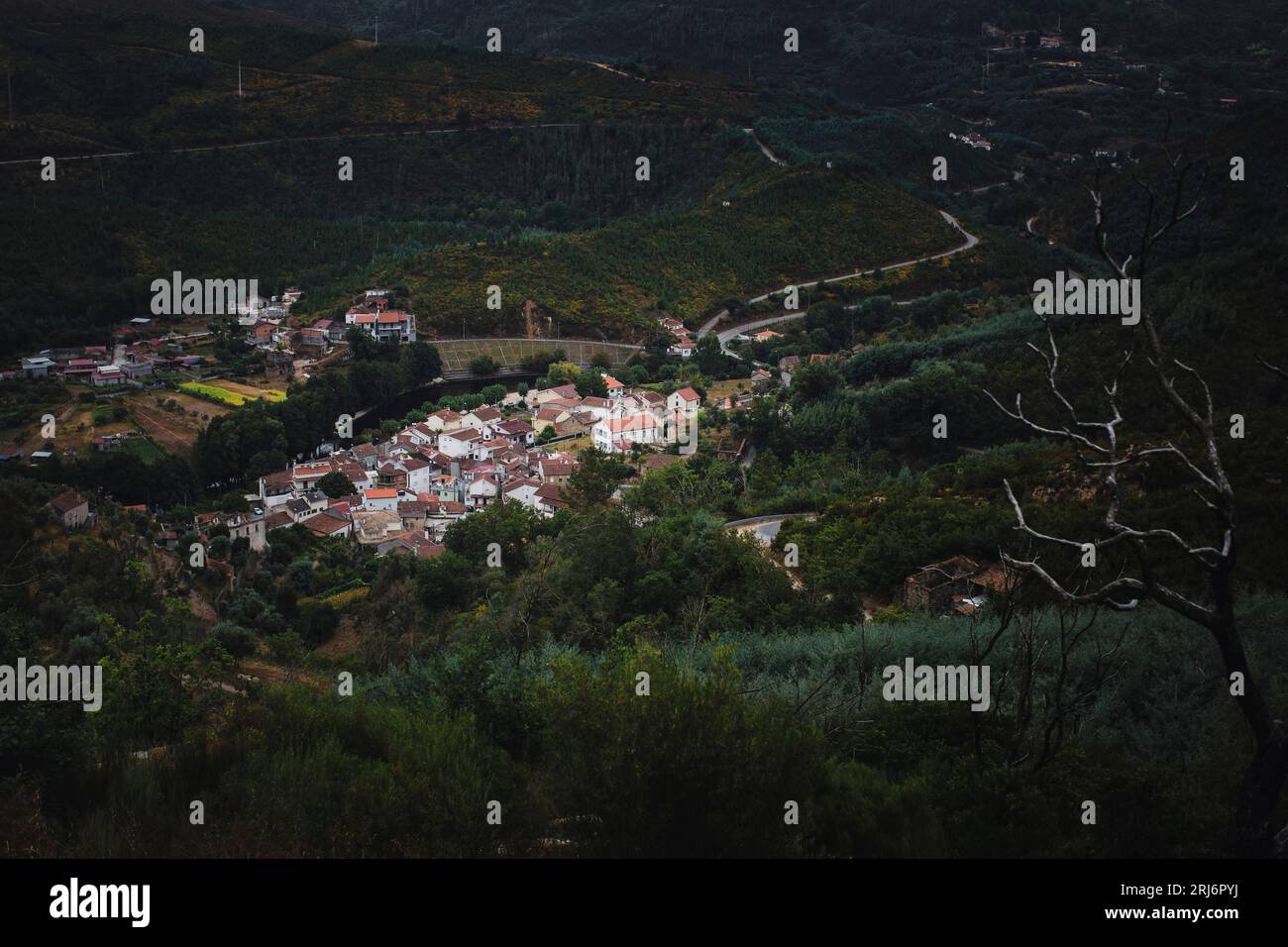 Ein kleines Dorf am Fuße der Serra da Estrela, Portugal. Stockfoto