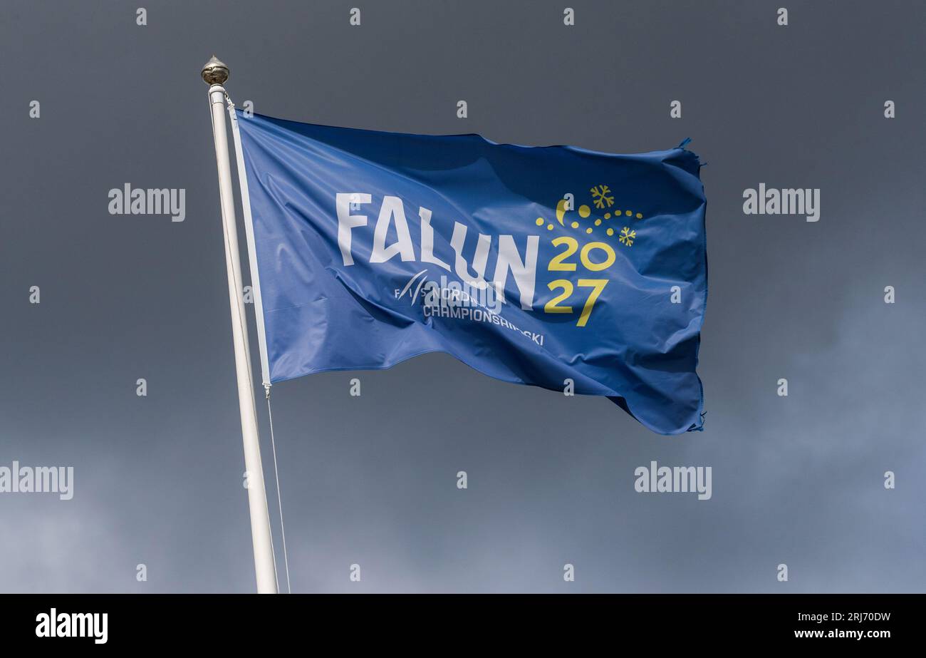 Lugnet ist ein großer Sportkomplex in Falun, Schweden. Im Bild: Flaggen für die ansteigenden FIS Nordic World Ski Championships 2027. Stockfoto