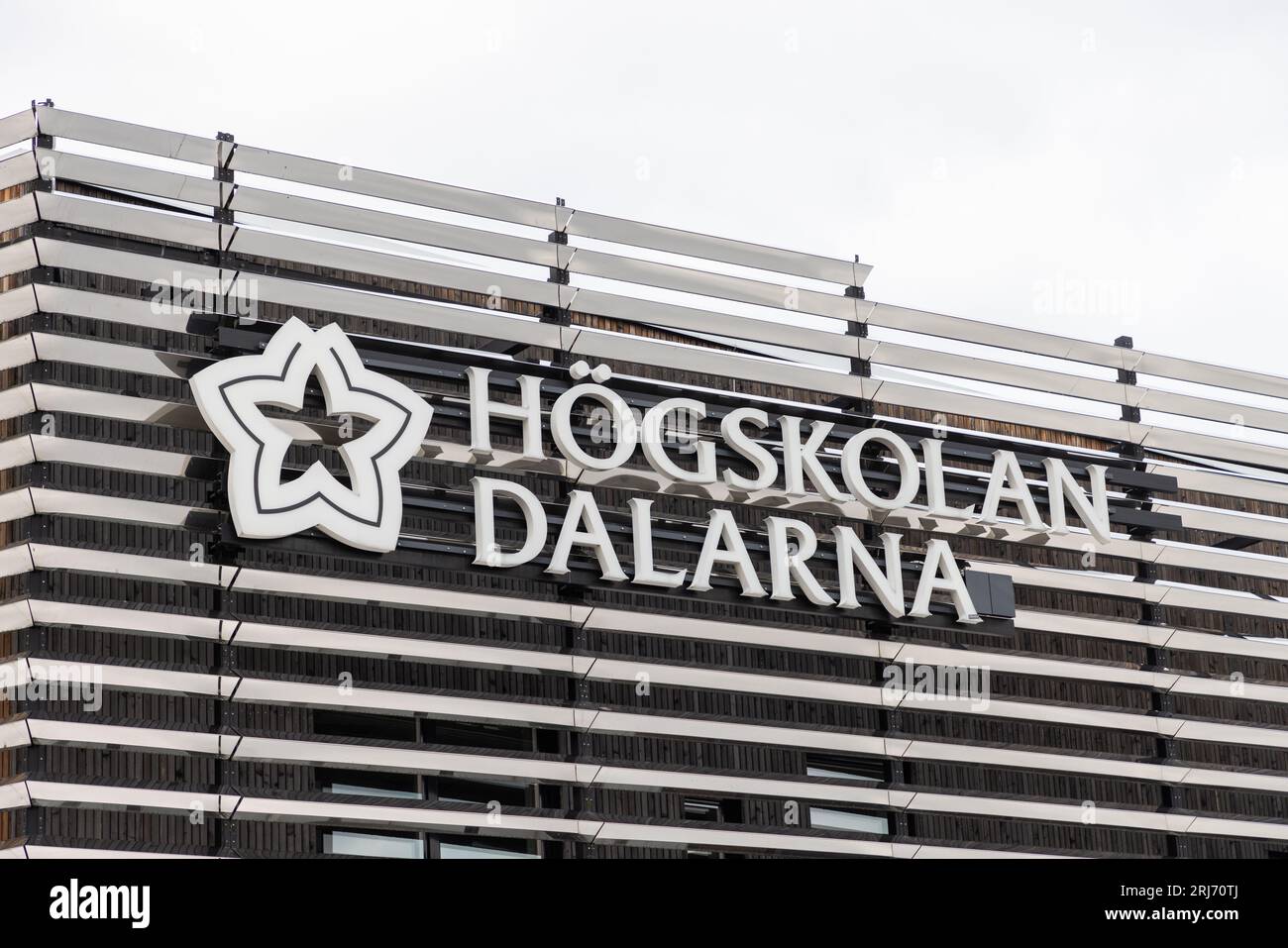 Zeichen und Symbole, Dalarna University College, Falun, Schweden. Das Dalarna University College (Schwedisch: Högskolan Dalarna) ist eine öffentliche Hochschule (Schwedisch: högskola). Stockfoto