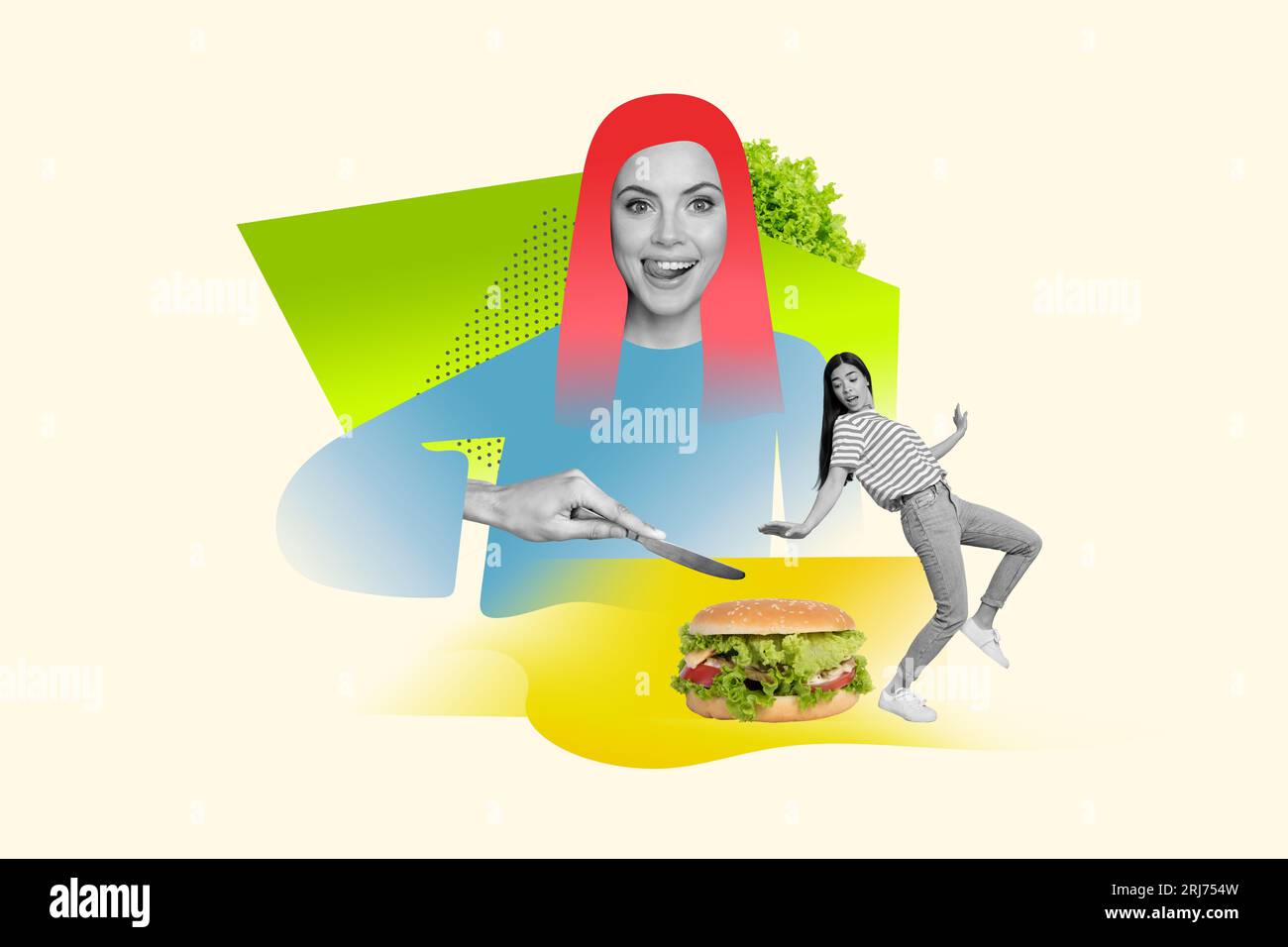 Foto Collage visueller Effekt gezeichnetes Bild der jungen Frau Schnitt Messer amerikanische Hamburger Hate Diät gesunde Lebensmittel isoliert auf beigem Hintergrund Stockfoto