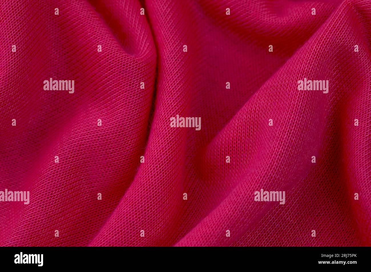 Ein Nahaufnahme-Bild mit einer weichen, pinken Stoffstruktur und subtilen Details des Webens sichtbar Stockfoto