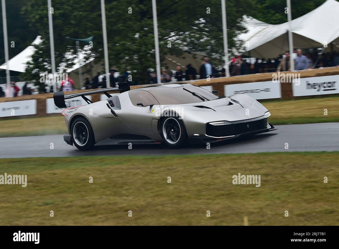 Ferrari KC23, First Glance, eine Gelegenheit, neue Modelle und Konzeptfahrzeuge von neuen und etablierten Herstellern zu sehen, von Stadtautos bis hin zu exotischen Fahrzeugen Stockfoto