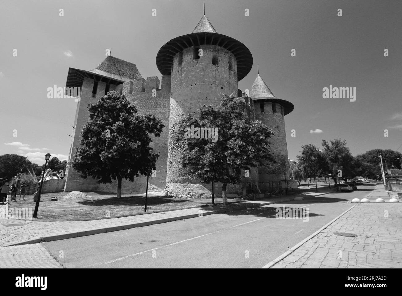 Soroca, Moldawien - 24. Juni 2023: Blick auf die mittelalterliche Festung in Soroca. Das Fort wurde 1499 vom moldauischen Prinzen Stephan dem Großen erbaut. Wurde 2015 renoviert Stockfoto