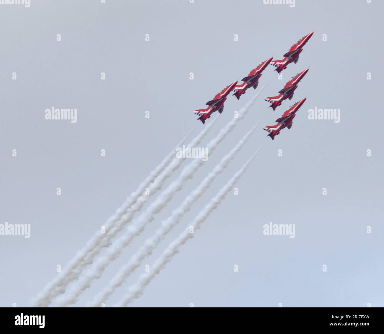 Das RAF Red Arrows Jet Kunstflugteam auf der Royal International Air Tattoo 2023 Stockfoto