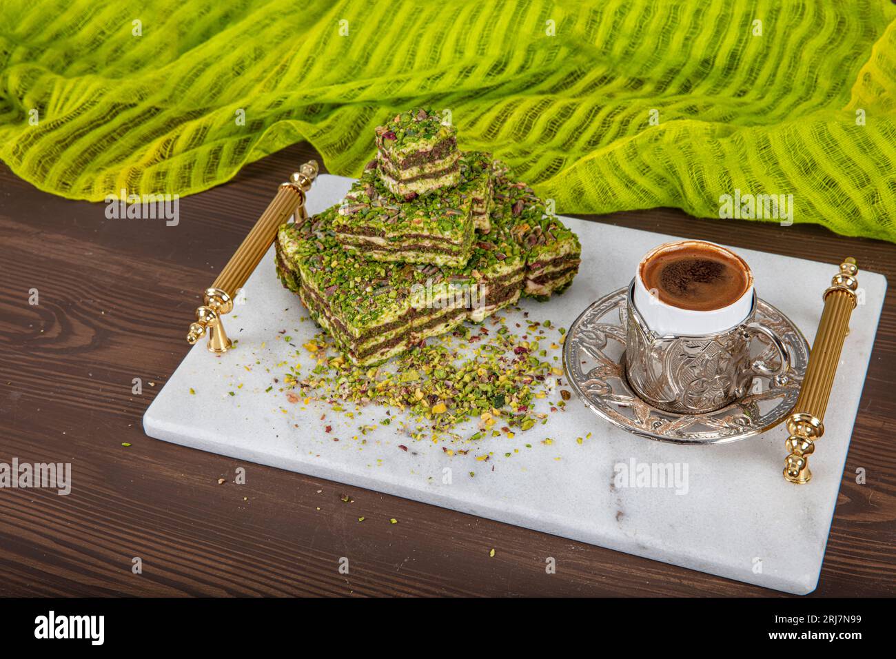 Antep fistikli lokum -Fotos und -Bildmaterial in hoher Auflösung – Alamy