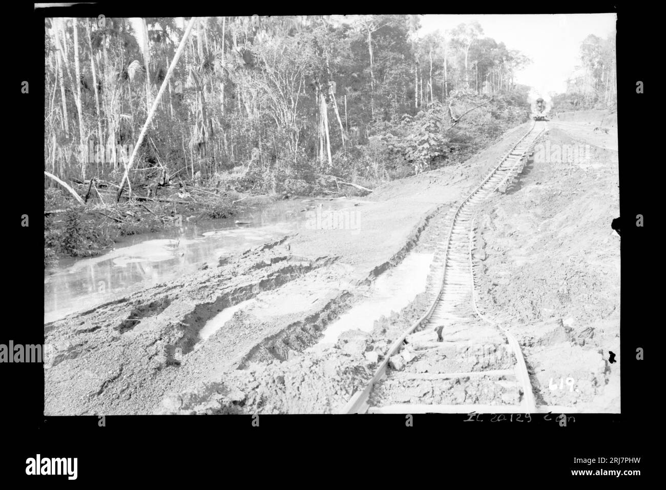 Deslizamento de Trilhos Ocasionado Pelas Chuvas na Região - 619 1910 von Dana B. Merrill Stockfoto