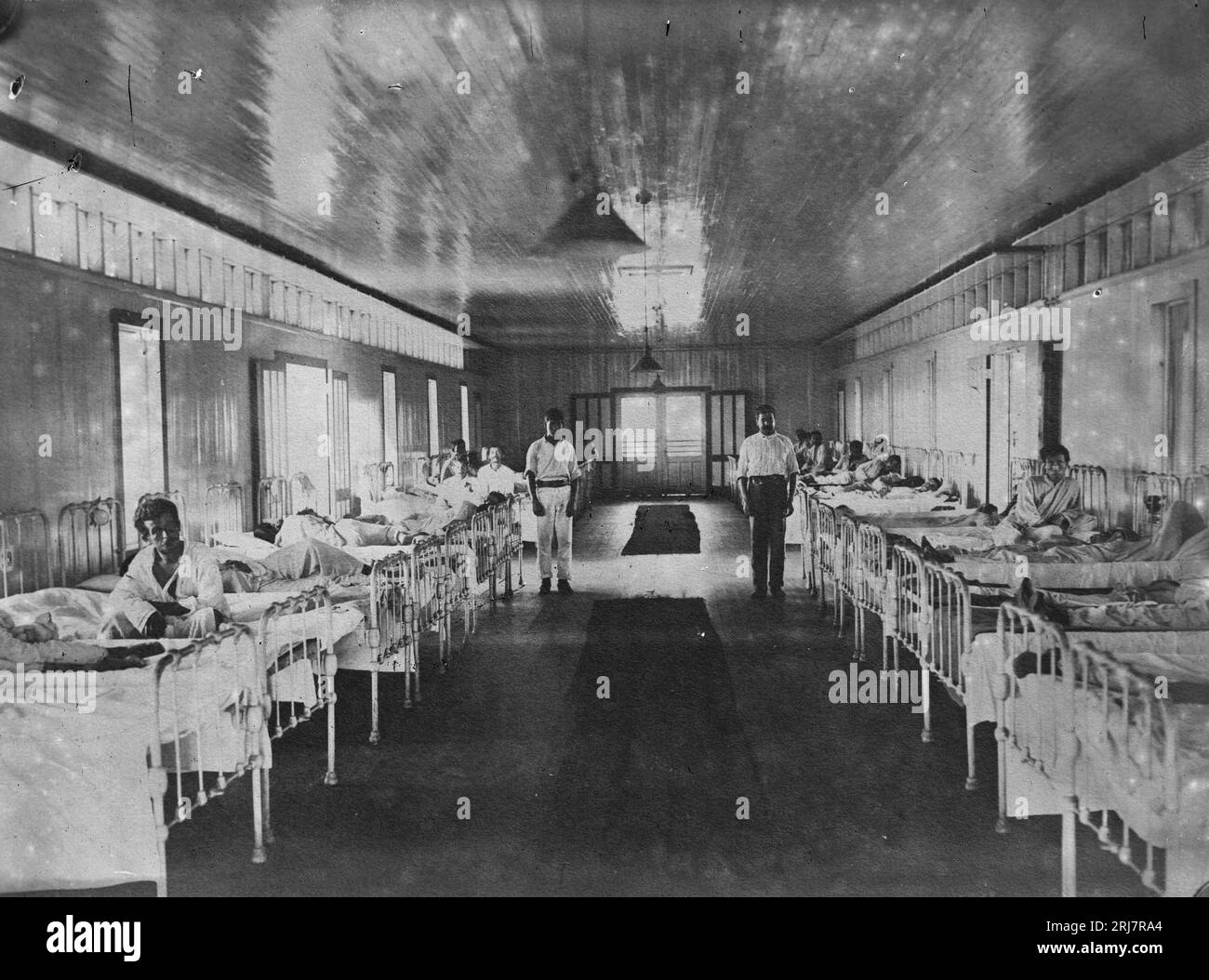 Vista Interior de Enfermaria do Hospital Candelária, Entre Santo Antonio e Porto Velho 1910 von Dana B. Merrill Stockfoto