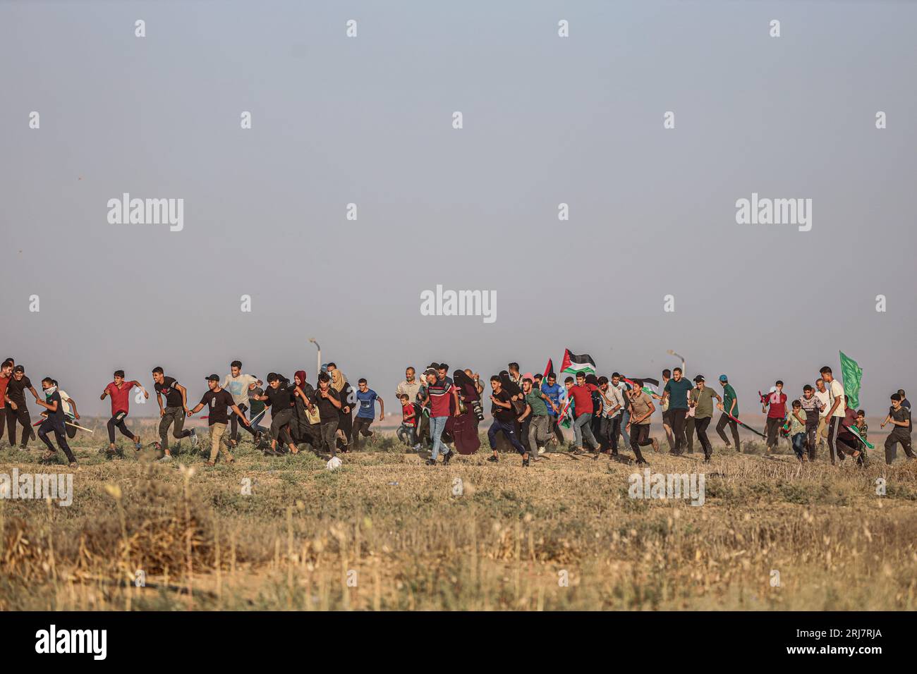 Gaza, Gaza, Palästina. August 2023. Palästinenser, die nach dem Schuss ...