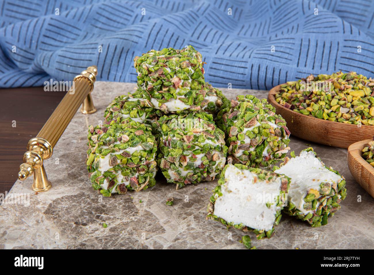 Antep fistikli lokum -Fotos und -Bildmaterial in hoher Auflösung – Alamy