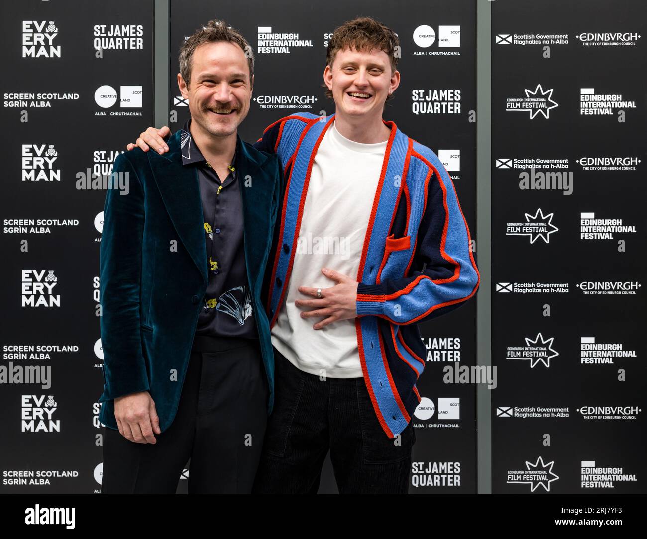 Edinburgh, Schottland, Vereinigtes Königreich, 21. August 2023. Edinburgh International Film Festival im Everyman Cinema: Die Weltpremiere des in Edinburgh beheimateten Period Thriller The Strange Case of Dr Jekyll and Mr Hyde. Im Bild: Schauspieler Henry Pettigrew und Lorn Macdonald. Sally Anderson/Alamy Live News Stockfoto