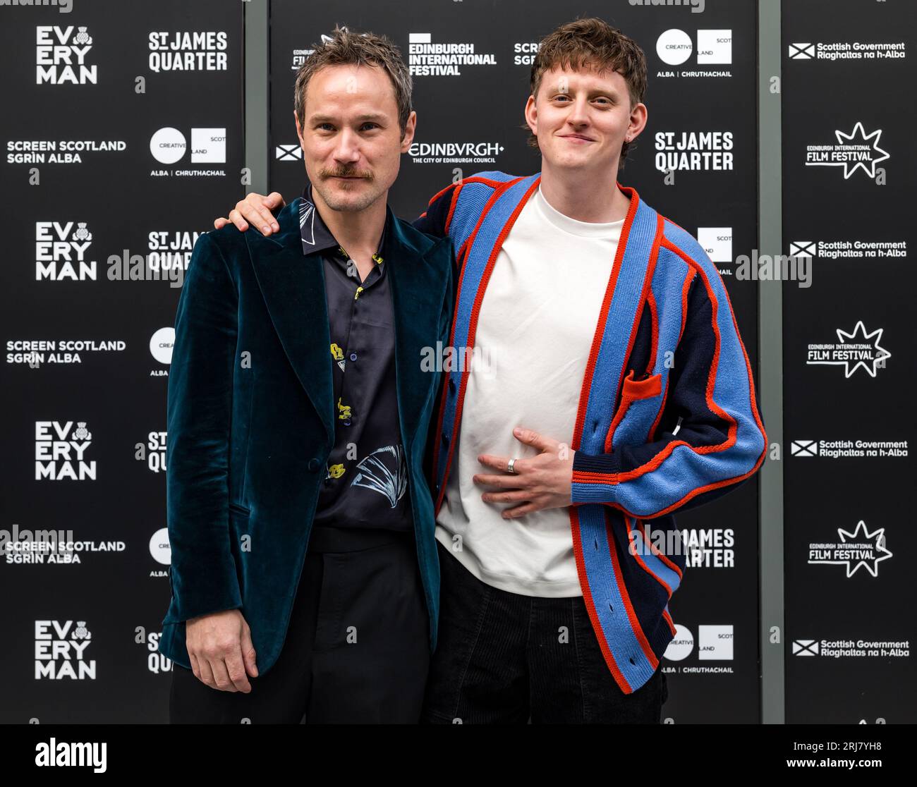 Edinburgh, Schottland, Vereinigtes Königreich, 21. August 2023. Edinburgh International Film Festival im Everyman Cinema: Die Weltpremiere des in Edinburgh beheimateten Period Thriller The Strange Case of Dr Jekyll and Mr Hyde. Im Bild: Schauspieler Henry Pettigrew und Lorn Macdonald. Sally Anderson/Alamy Live News Stockfoto