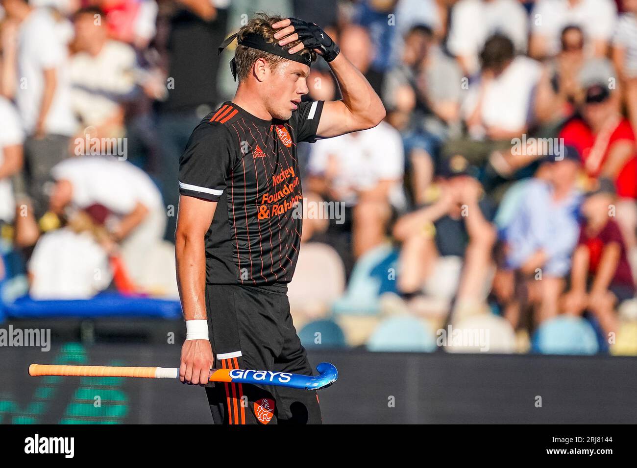 Monchengladbach, Deutschland. August 2023. MONCHENGLADBACH, DEUTSCHLAND - 21. AUGUST: Derck de Vilder der Niederlande sieht beim Spiel der Männer-EuroHockey-Champions 2023 zwischen Deutschland und den Niederlanden im Hockeypark Monchengladbach am 21. August 2023 in Monchengladbach, Deutschland, deprimiert aus. (Foto: Rene Nijhuis/BSR Agency) Credit: BSR Agency/Alamy Live News Stockfoto