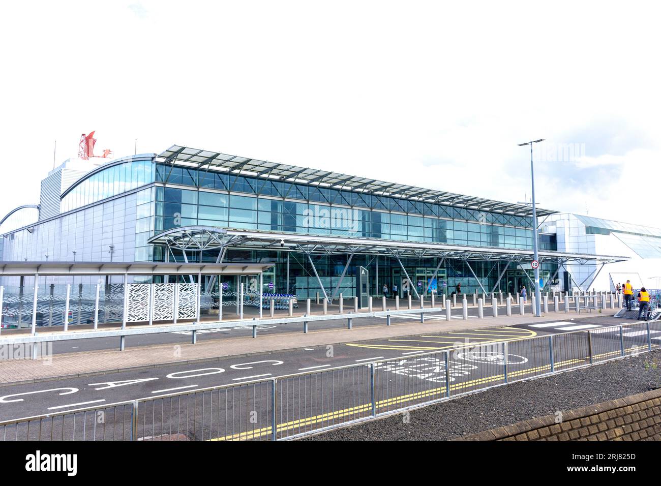 Abflugterminal am Newcastle International Airport, Newcastle upon Tyne, Tyne and Wear, England, Vereinigtes Königreich Stockfoto