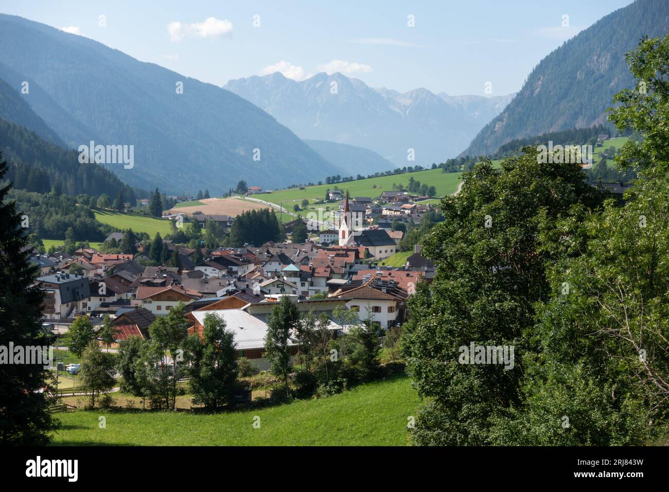 Anterselva di Mezzo (Antholz-Mittertal) aus der Vogelperspektive im Bergtal in den dolomiten und italienischen alpen Stockfoto