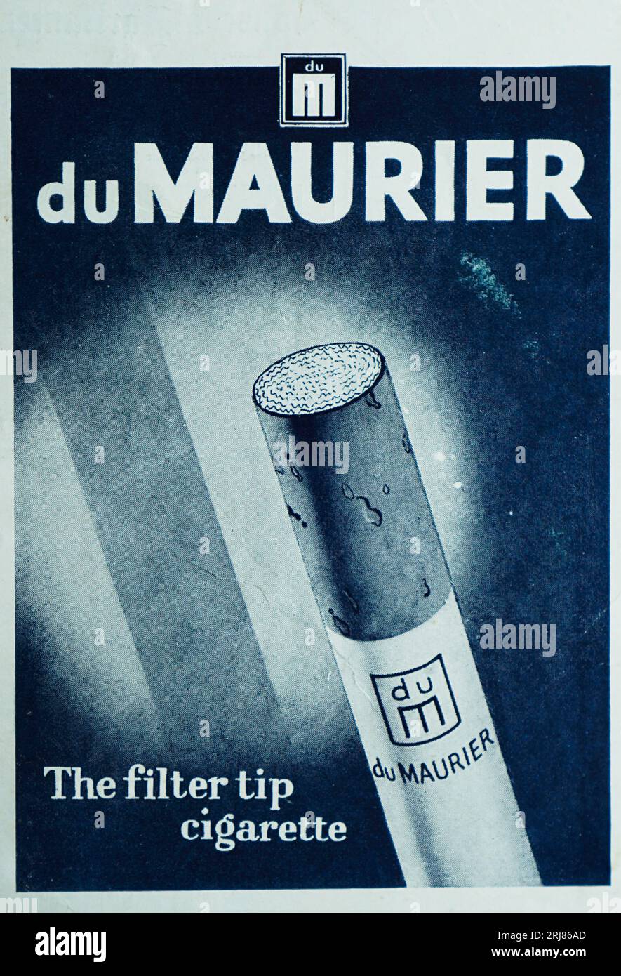 Eine Werbung für Dumaurier Cigarettes aus dem Jahr 1945. Sie wurden ursprünglich 1930 im Vereinigten Königreich eingeführt. Sie sind nach dem Schauspieler und Produzenten Sir Gerald du Maurier benannt und wurden von der Peter Jackson Zigarettenfirma gegründet. Die Firma Peter Jackson geht auf das Jahr 1903 zurück. Sie sind heute Teil des britischen amerikanischen Tabakkonsums und ihre Zigarettenmarken werden weiterhin in Kanada und Australien vermarktet. Stockfoto