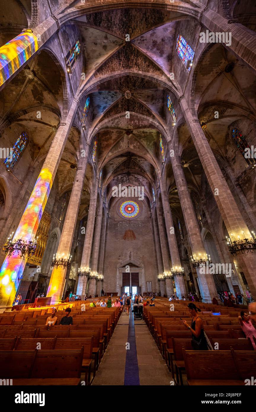 Palma de Mallorca, Spanien - 28. Juli 2023: Fantastische gotische Kathedrale Santa Maria de Majorica in Palma. Stockfoto