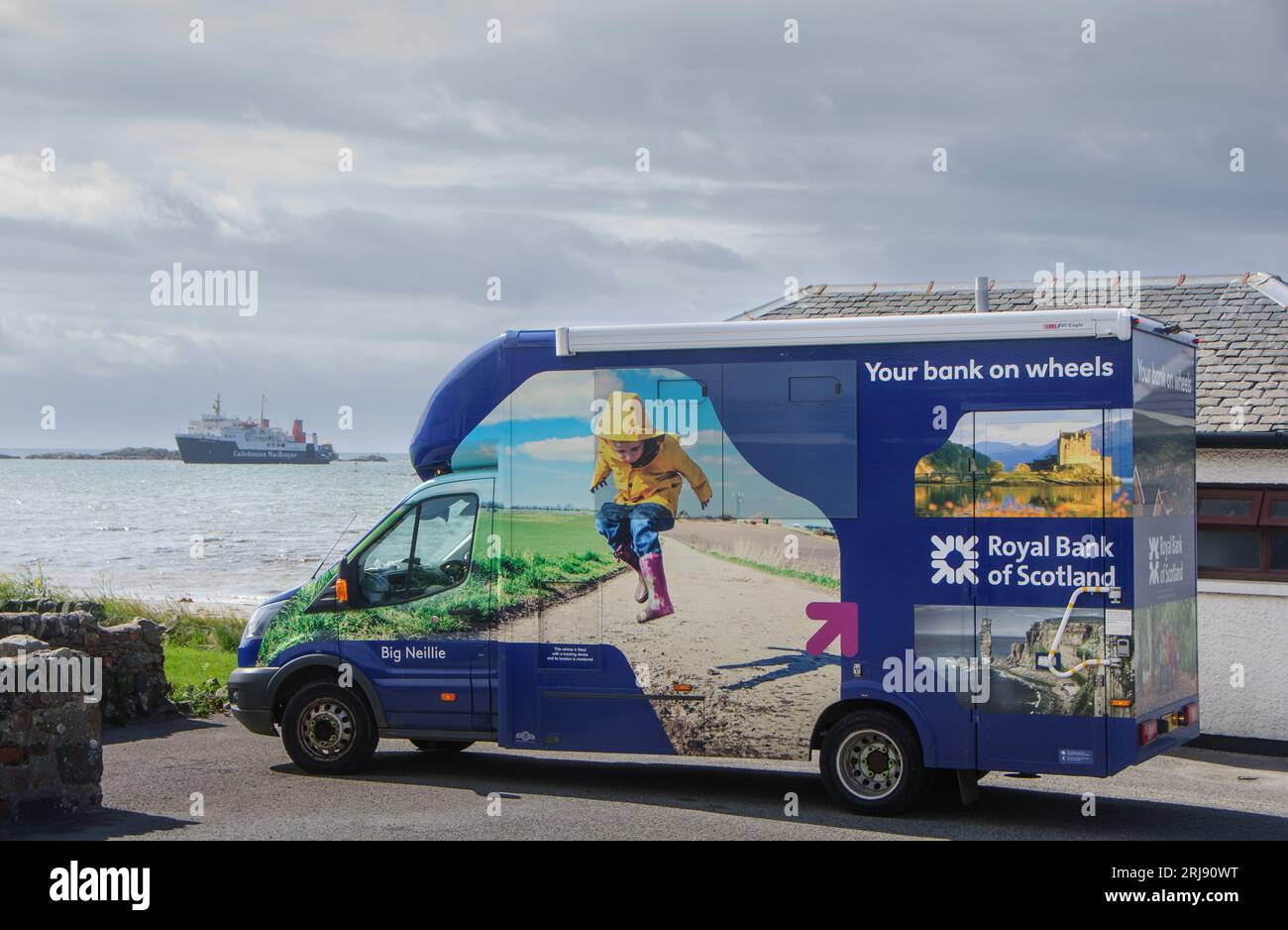 Mobile Bank van, der im ländlichen Schottland eingesetzt wird, um den Zugang zu Bankdienstleistungen in abgelegenen Gebieten des Landes zu ermöglichen - Port Ellen Islay Scotland Stockfoto