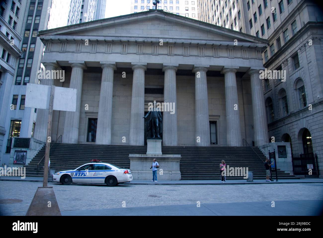 Die Federal Hall George Washington wurde hier im Jahr 1789 in der Wall Street Area New York City 2009 eingeweiht Stockfoto